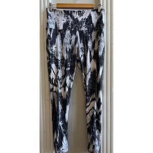 Lyssé‎ Women's Black White Abstract Print Activewear Leggings Size M EUC